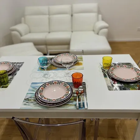 Syrakousai Apartment